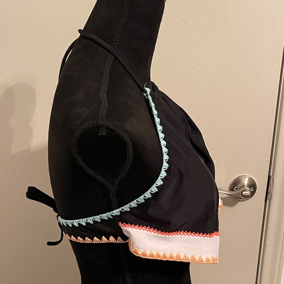 Bikini Top With Padded Bra Under - Picture 4 of 5